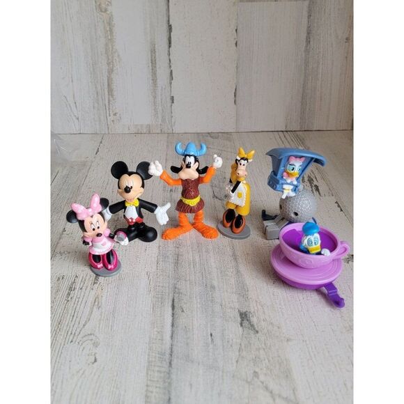 Disney couple date night Clarabelle Goofy Donald Duck Daisy Mickey Minnie Mouse - Picture 1 of 8